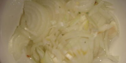 маринованный лук к копченой рыбе