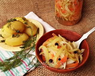 Маринованный перец с морковью и луком