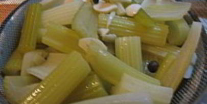 маринованный сельдерей