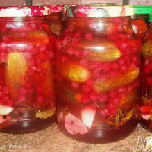 Рецепт Маринованные огурчики с ягодами красной смородины