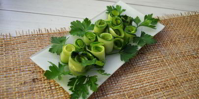 маринованные огуречные слайсы