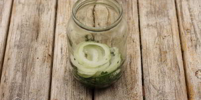 маринованные огурцы с луком