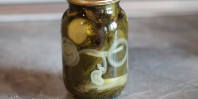 маринованные огурцы с луком