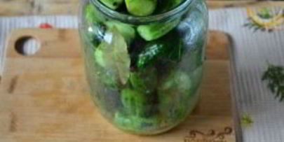 маринованные огурцы в литровых банках