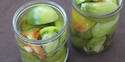 маринованные зеленые помидоры дольками