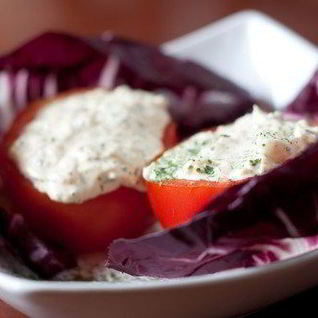 Помидоры черри с маринованной фетой и маслинами