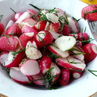 Редис, маринованный с имбирем и чесноком