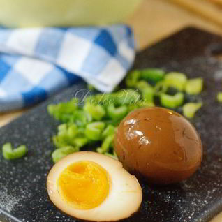 Вареные яйца, маринованные в соевом соусе со специями