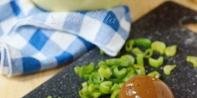 вареные яйца, маринованные в соевом соусе со специями