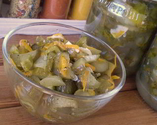 Огурчики с морковью на зиму