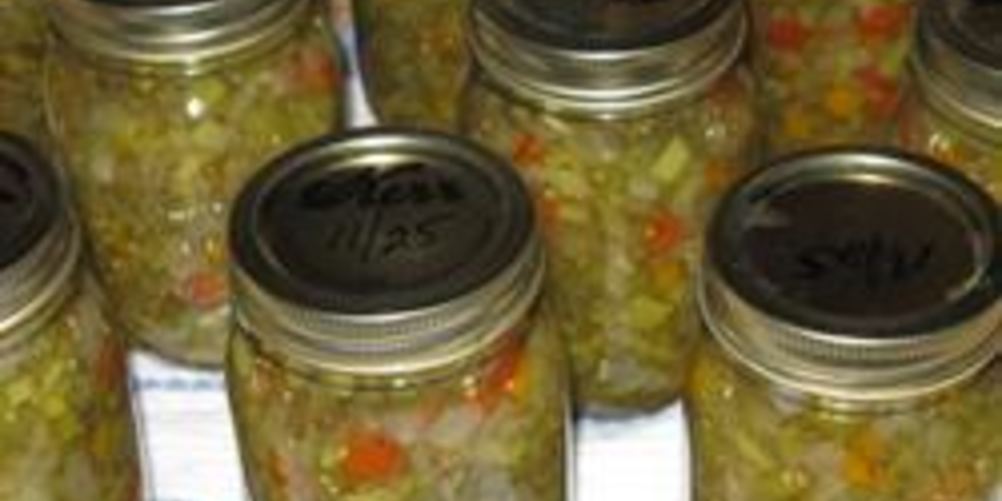 Рецепт салат-заготовка из зеленых помидоров, перца, морковки и лука