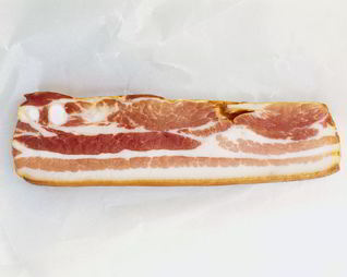 Сало в луковой шелухе