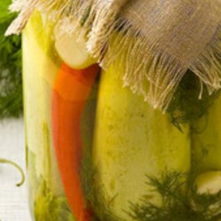 Соленые кабачки с чесноком