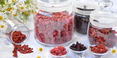 сушеные клубника, земляника, вишня и малина