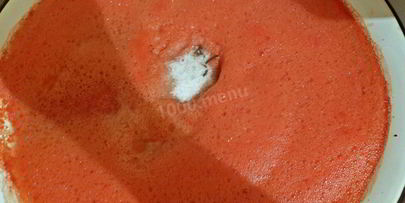 томатный сок на зиму на мясорубке