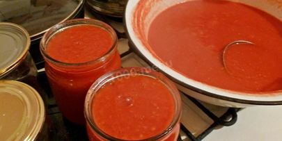 томатный сок на зиму на мясорубке