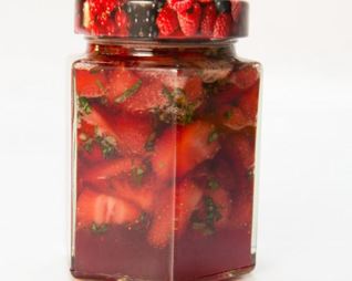Клубничное варенье с базиликом