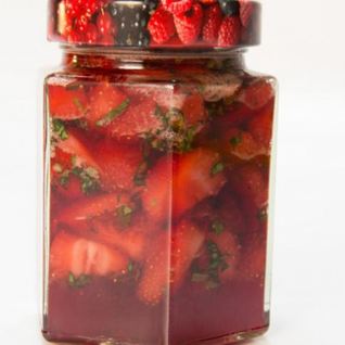 Клубничное варенье с базиликом
