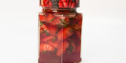 клубничное варенье с базиликом