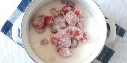 клубничное варенье в мультиварке