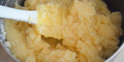 медовые оладушки с домашним сливовым вареньем