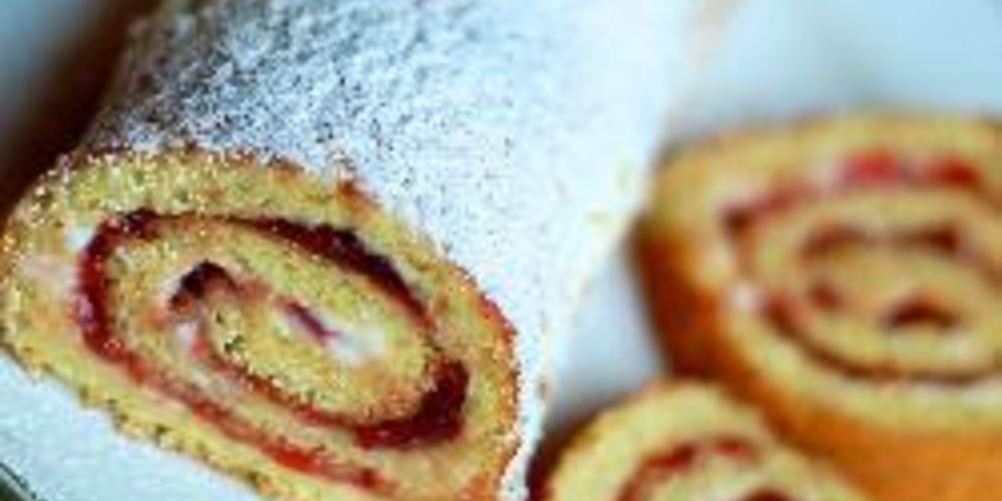 Рецепт рулет с вишневым вареньем