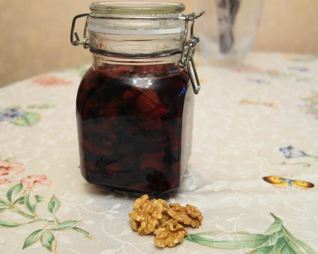 Варенье из клубники с грецкими орехами