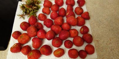 варенье из клубники с грецкими орехами