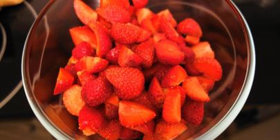 варенье из клубники с грецкими орехами