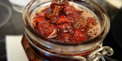 варенье из клубники с грецкими орехами