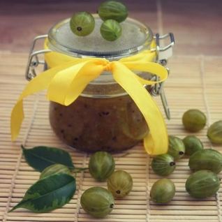 Варенье из крыжовника с грецким орехом и апельсином