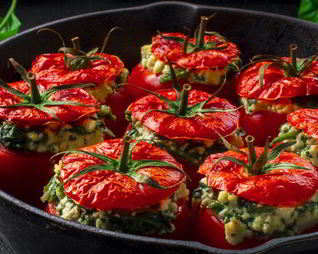 Ароматные помидоры с зеленью и сыром