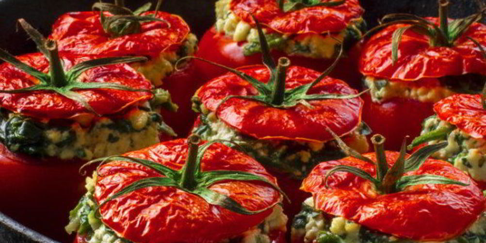 Рецепт ароматные помидоры с зеленью и сыром