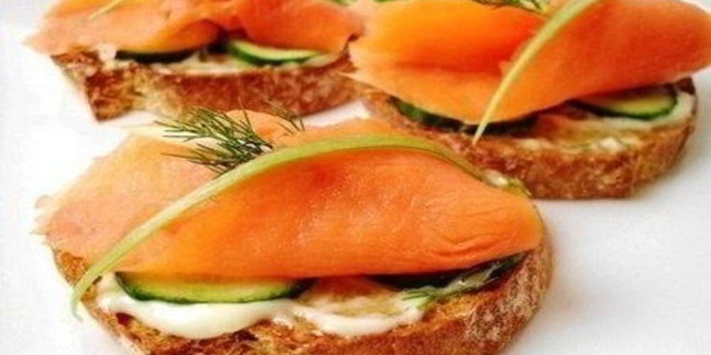 Рецепт аппетитные бутерброды с соленой семгой