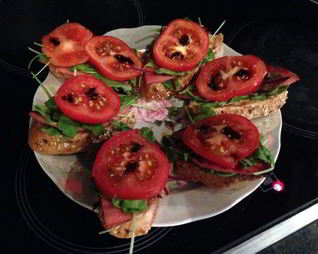 Бутерброд для завтрака с руколой