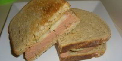 бутерброд с колбасой