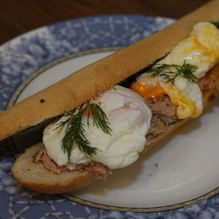 Рецепт Бутерброд с яйцом, тунцом и тапенадом