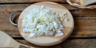 бутерброды под сырно-томатной подушкой