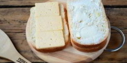 бутерброды под сырно-томатной подушкой