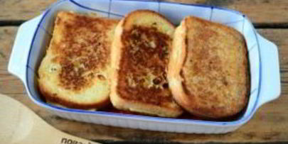 бутерброды под сырно-томатной подушкой