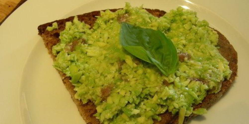 Рецепт бутерброды с авокадо и анчоусами