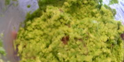 бутерброды с авокадо и анчоусами