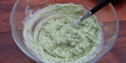 бутерброды с авокадо и лососем