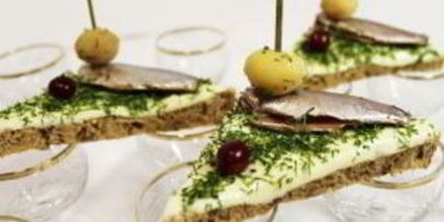 бутерброды с килькой