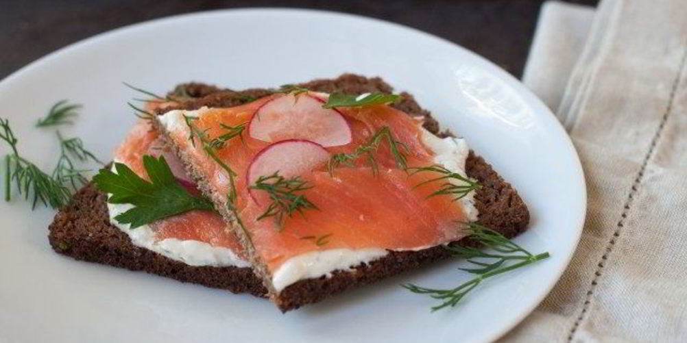 Рецепт бутербродов с копченыма лососема