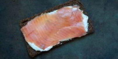 бутерброды с копченым лососем