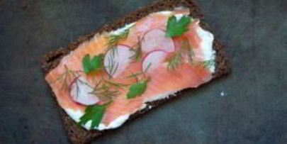 бутерброды с копченым лососем