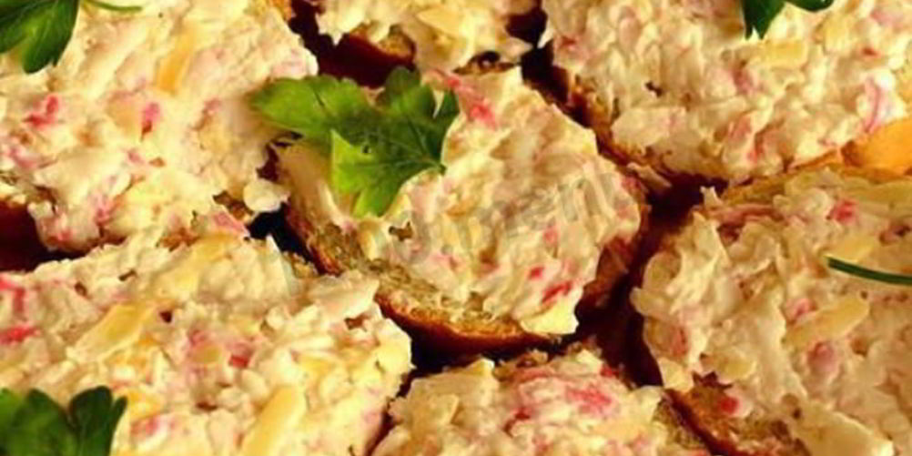 Рецепт бутерброды с крабовыми палочками, сыром и сметаной