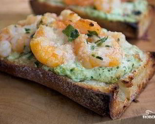 Бутерброды с креветками и сыром