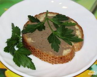 Бутерброды с паштетом из печени